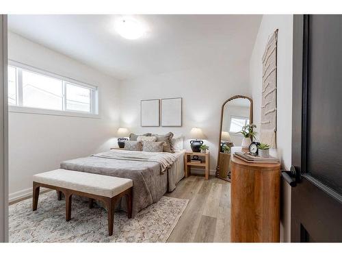 267 Belfast Street Se, Medicine Hat, AB - Indoor Photo Showing Bedroom