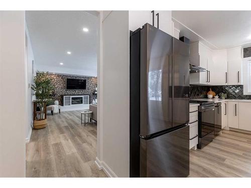 267 Belfast Street Se, Medicine Hat, AB - Indoor Photo Showing Kitchen