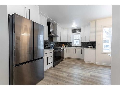 267 Belfast Street Se, Medicine Hat, AB - Indoor Photo Showing Kitchen