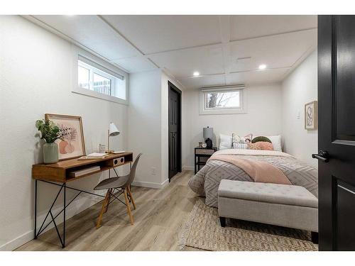 267 Belfast Street Se, Medicine Hat, AB - Indoor Photo Showing Bedroom