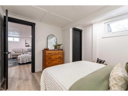 267 Belfast Street Se, Medicine Hat, AB - Indoor Photo Showing Bedroom