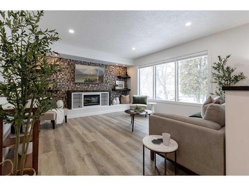 267 Belfast Street Se, Medicine Hat, AB - Indoor Photo Showing Living Room With Fireplace