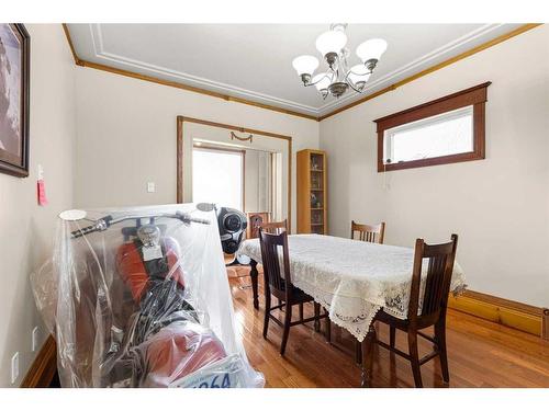 340 5 Street Se, Medicine Hat, AB - Indoor Photo Showing Dining Room