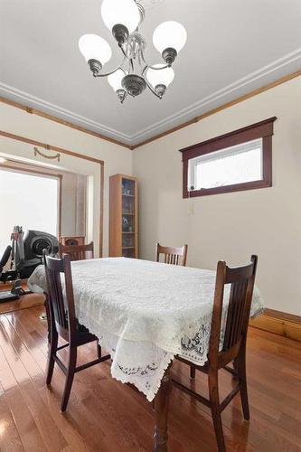 340 5 Street Se, Medicine Hat, AB - Indoor Photo Showing Dining Room