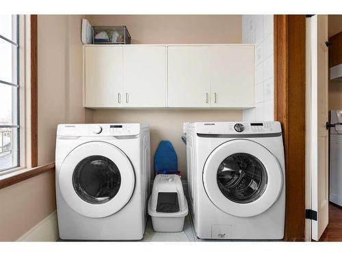 340 5 Street Se, Medicine Hat, AB - Indoor Photo Showing Laundry Room