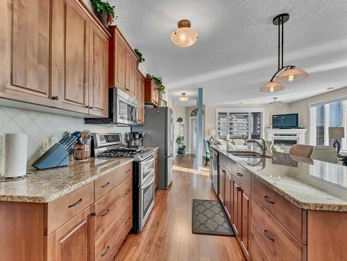 108-85 Terrace Drive Ne, Medicine Hat, AB - Indoor Photo Showing Kitchen