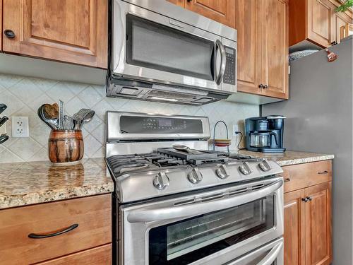 108-85 Terrace Drive Ne, Medicine Hat, AB - Indoor Photo Showing Kitchen