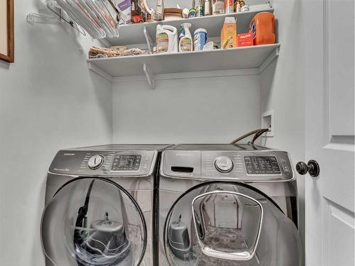 67 Somerset Dale Se, Medicine Hat, AB - Indoor Photo Showing Laundry Room