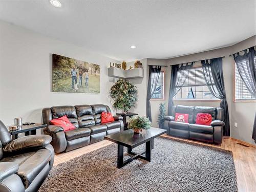 67 Somerset Dale Se, Medicine Hat, AB - Indoor Photo Showing Living Room