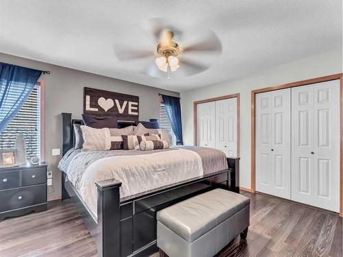 67 Somerset Dale Se, Medicine Hat, AB - Indoor Photo Showing Bedroom