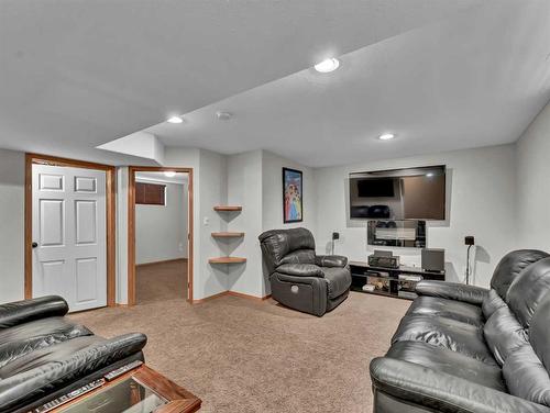 67 Somerset Dale Se, Medicine Hat, AB - Indoor Photo Showing Other Room