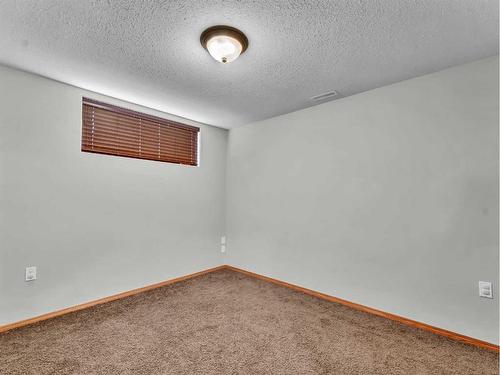 67 Somerset Dale Se, Medicine Hat, AB - Indoor Photo Showing Other Room