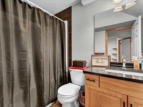 67 Somerset Dale Se, Medicine Hat, AB - Indoor Photo Showing Bathroom