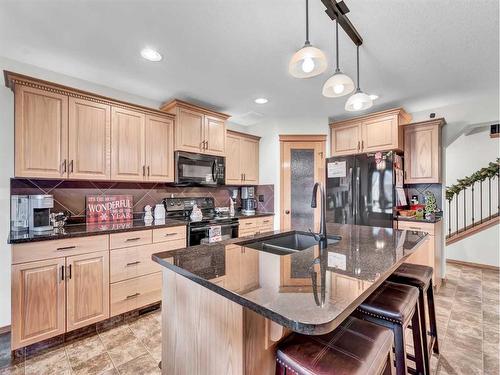 67 Somerset Dale Se, Medicine Hat, AB - Indoor Photo Showing Kitchen With Double Sink