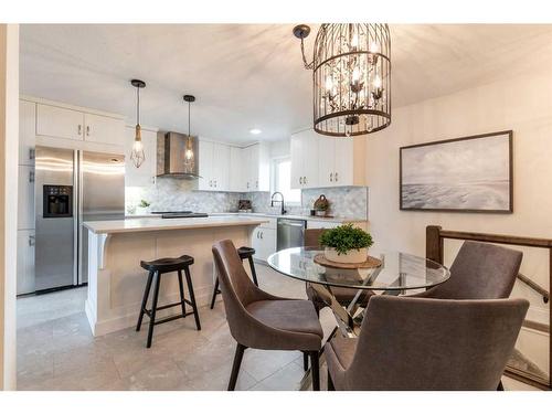 655 8 Street Sw, Medicine Hat, AB - Indoor Photo Showing Dining Room