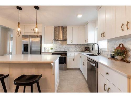 655 8 Street Sw, Medicine Hat, AB - Indoor Photo Showing Kitchen With Stainless Steel Kitchen With Upgraded Kitchen