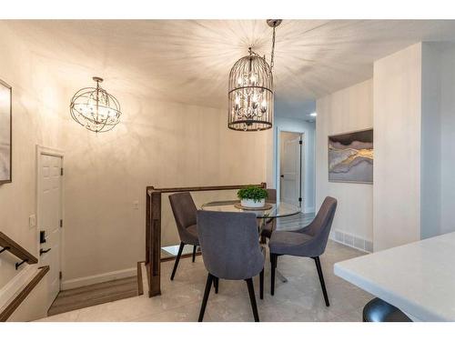 655 8 Street Sw, Medicine Hat, AB - Indoor Photo Showing Dining Room