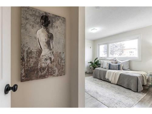 655 8 Street Sw, Medicine Hat, AB - Indoor Photo Showing Bedroom