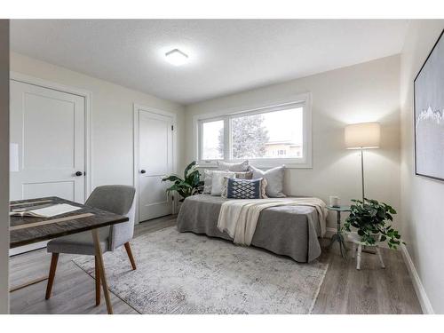 655 8 Street Sw, Medicine Hat, AB - Indoor Photo Showing Bedroom