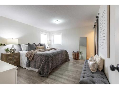 655 8 Street Sw, Medicine Hat, AB - Indoor Photo Showing Bedroom