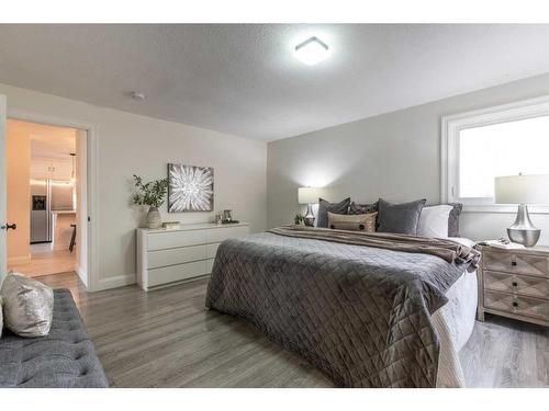 655 8 Street Sw, Medicine Hat, AB - Indoor Photo Showing Bedroom