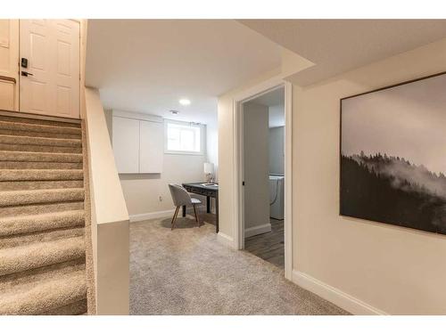 655 8 Street Sw, Medicine Hat, AB - Indoor Photo Showing Other Room