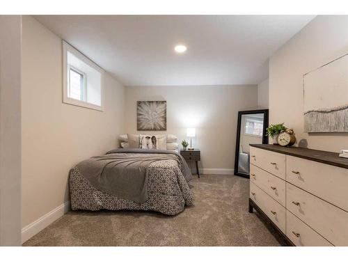 655 8 Street Sw, Medicine Hat, AB - Indoor Photo Showing Bedroom