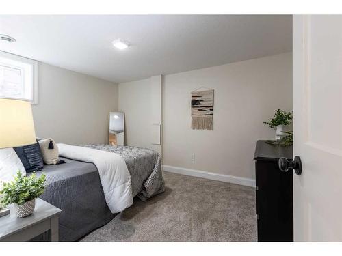 655 8 Street Sw, Medicine Hat, AB - Indoor Photo Showing Bedroom