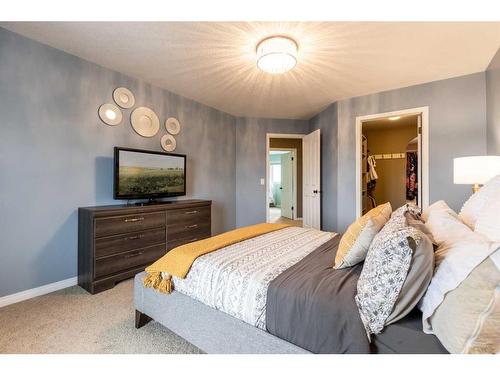 218 Somerset Way Se, Medicine Hat, AB - Indoor Photo Showing Bedroom