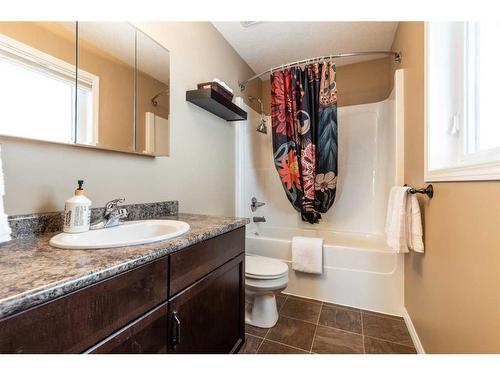 218 Somerset Way Se, Medicine Hat, AB - Indoor Photo Showing Bathroom