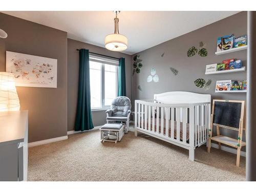 218 Somerset Way Se, Medicine Hat, AB - Indoor Photo Showing Bedroom