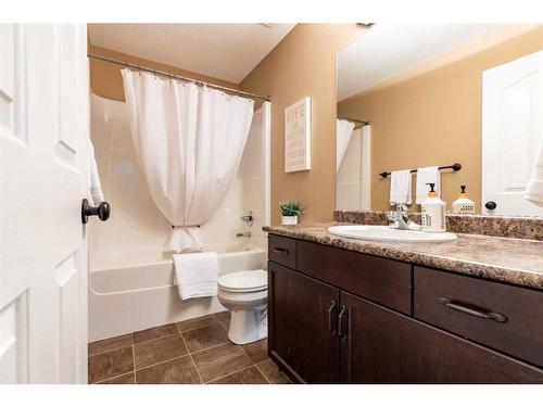 218 Somerset Way Se, Medicine Hat, AB - Indoor Photo Showing Bathroom