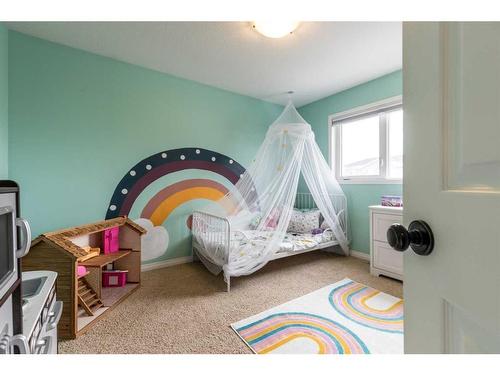 218 Somerset Way Se, Medicine Hat, AB - Indoor Photo Showing Bedroom