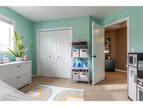 218 Somerset Way Se, Medicine Hat, AB - Indoor Photo Showing Bedroom