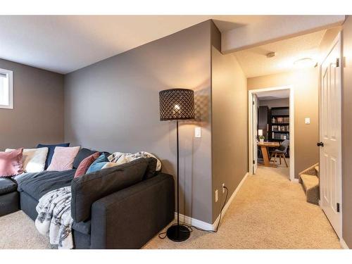 218 Somerset Way Se, Medicine Hat, AB - Indoor Photo Showing Other Room