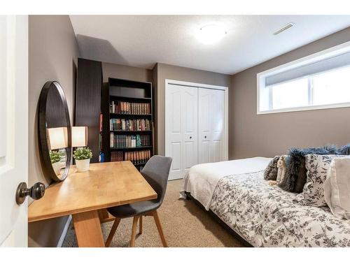 218 Somerset Way Se, Medicine Hat, AB - Indoor Photo Showing Bedroom