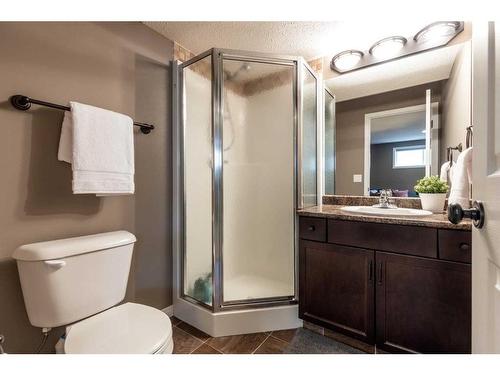 218 Somerset Way Se, Medicine Hat, AB - Indoor Photo Showing Bathroom