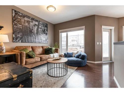 218 Somerset Way Se, Medicine Hat, AB - Indoor Photo Showing Living Room