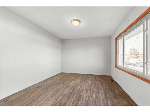 1721 29 Street Se, Medicine Hat, AB - Indoor Photo Showing Other Room