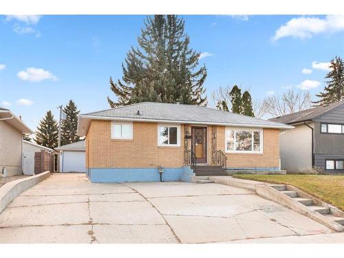 1721 29 Street Se, Medicine Hat, AB - Outdoor