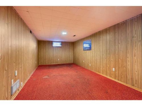 1721 29 Street Se, Medicine Hat, AB - Indoor Photo Showing Other Room