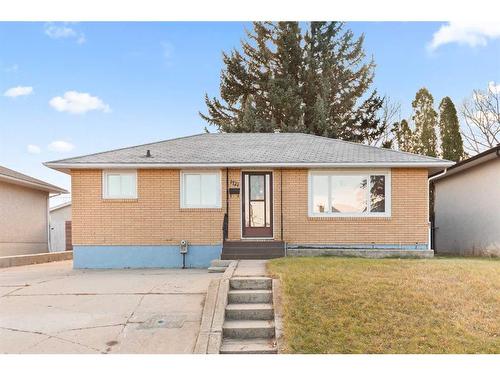 1721 29 Street Se, Medicine Hat, AB - Outdoor