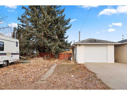 1721 29 Street Se, Medicine Hat, AB - Outdoor With Exterior