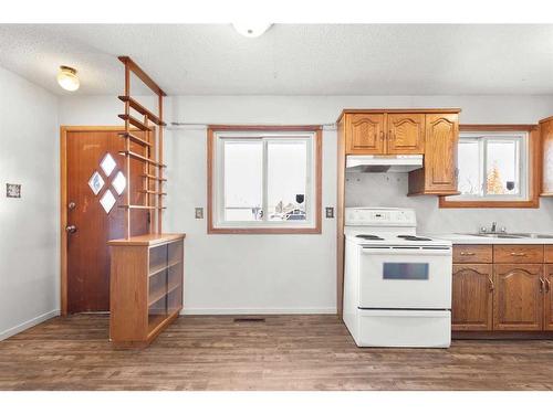 1721 29 Street Se, Medicine Hat, AB - Indoor Photo Showing Kitchen With Double Sink