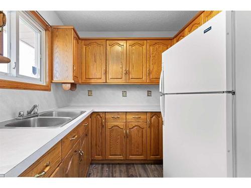 1721 29 Street Se, Medicine Hat, AB - Indoor Photo Showing Kitchen With Double Sink