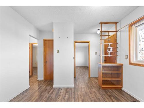 1721 29 Street Se, Medicine Hat, AB - Indoor Photo Showing Other Room