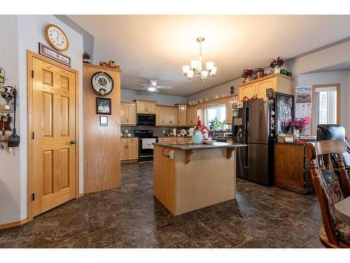 102082 Range Road 123, Rural Forty Mile No. 8, County Of, AB - Indoor Photo Showing Kitchen