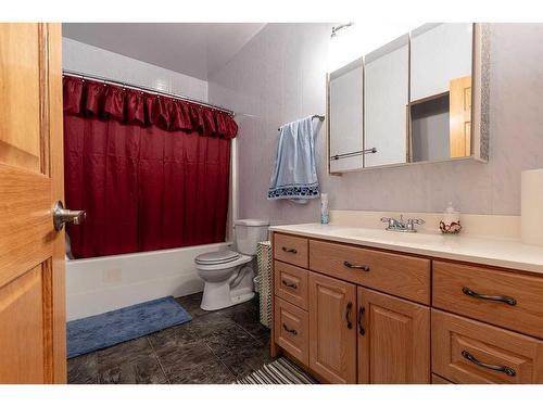 102082 Range Road 123, Rural Forty Mile No. 8, County Of, AB - Indoor Photo Showing Bathroom