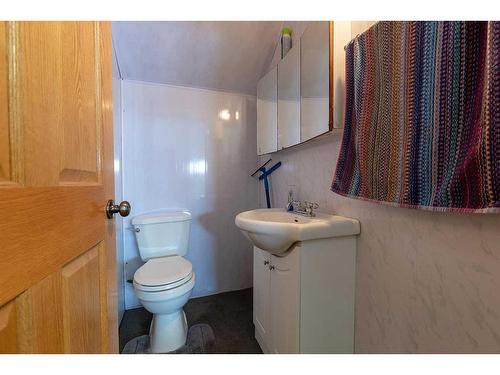 102082 Range Road 123, Rural Forty Mile No. 8, County Of, AB - Indoor Photo Showing Bathroom