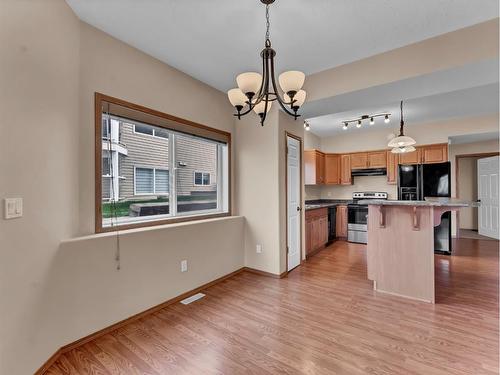 1-85 Sunrise Way Sw, Medicine Hat, AB - Indoor Photo Showing Kitchen